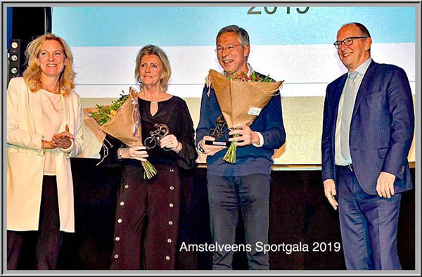 Peter Post Oeuvreprijs uitgereikt aan tennisser Rolf Thung en weduwe van Peter Post, Marionne Post.